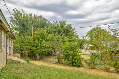 Exterior - 628 Baer Dr, Moore, OK 73160 photo 7 of 8