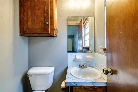 Bath - 628 Baer Dr, Moore, OK 73160 photo 1 of 5