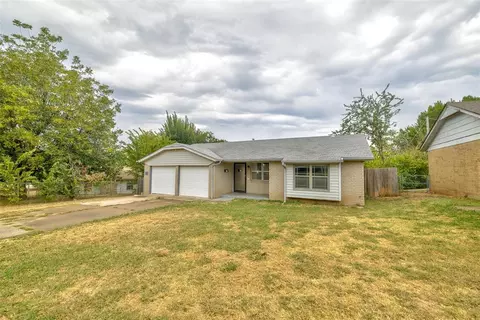 Exterior - 628 Baer Dr, Moore, OK 73160 photo 2 of 8