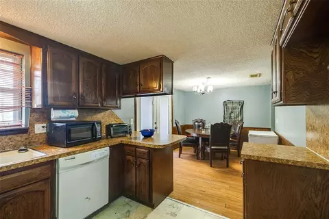Kitchen - 628 Baer Dr, Moore, OK 73160 photo 7 of 7