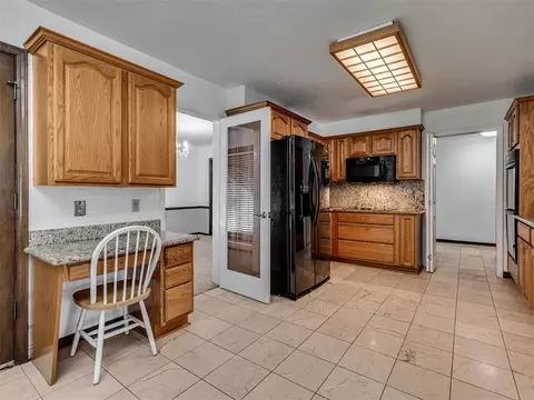 Kitchen - 3213 Adobe Dr, Edmond, OK 73013 photo 2 of 2