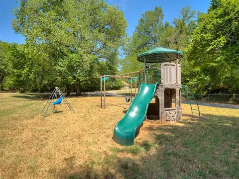 Exterior - 3213 Adobe Dr, Edmond, OK 73013 photo 6 of 7