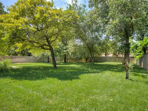 Exterior - 3213 Adobe Dr, Edmond, OK 73013 photo 5 of 7