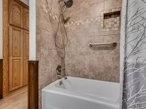 Bath - 3213 Adobe Dr, Edmond, OK 73013 photo 4 of 4