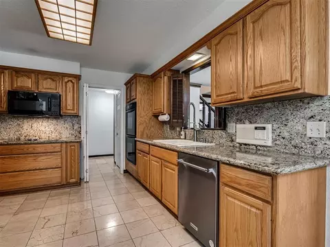 Kitchen - 3213 Adobe Dr, Edmond, OK 73013 photo 1 of 2