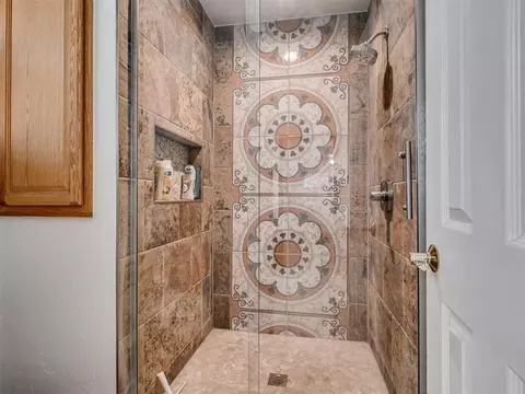 Bath - 3213 Adobe Dr, Edmond, OK 73013 photo 2 of 4
