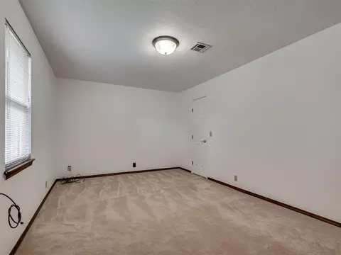 Bedroom - 3213 Adobe Dr, Edmond, OK 73013 photo 7 of 9