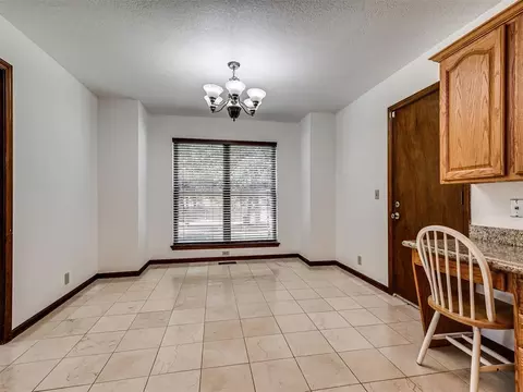 Dining - 3213 Adobe Dr, Edmond, OK 73013 photo 2 of 3