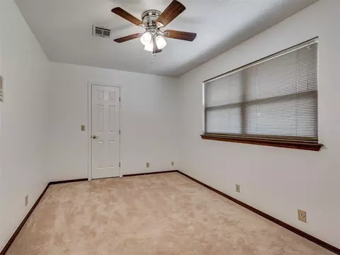 Bedroom - 3213 Adobe Dr, Edmond, OK 73013 photo 8 of 9