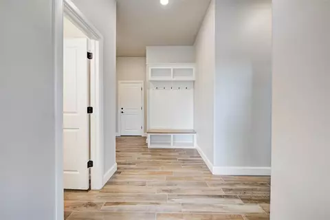 Entry Way - 2003 Leo Ct, Blanchard, OK 73010 photo 3 of 4