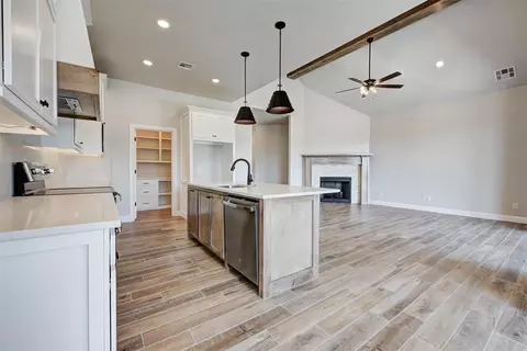 Kitchen - 2003 Leo Ct, Blanchard, OK 73010 photo 3 of 6
