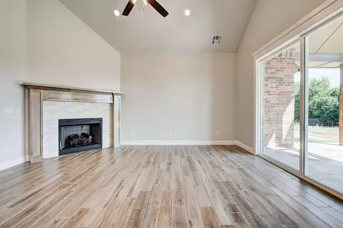 Living - 2003 Leo Ct, Blanchard, OK 73010 photo 3 of 6