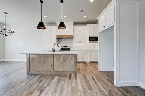 Kitchen - 2003 Leo Ct, Blanchard, OK 73010 photo 1 of 6