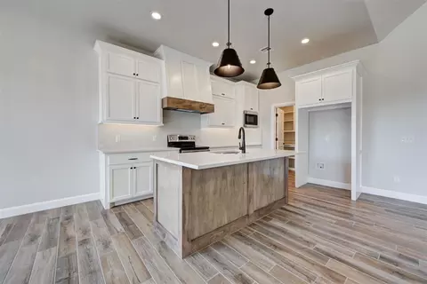 Kitchen - 2003 Leo Ct, Blanchard, OK 73010 photo 2 of 6