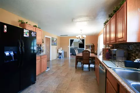 Entry Way - 1909 Willard Dr, Altus, OK 73521 photo 2 of 2