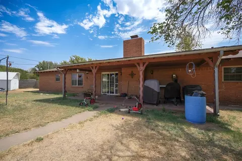 Exterior - 1909 Willard Dr, Altus, OK 73521 photo 8 of 9