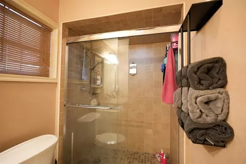 Bath - 1909 Willard Dr, Altus, OK 73521 photo 4 of 6
