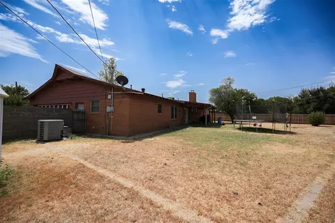 Exterior - 1909 Willard Dr, Altus, OK 73521 photo 6 of 9