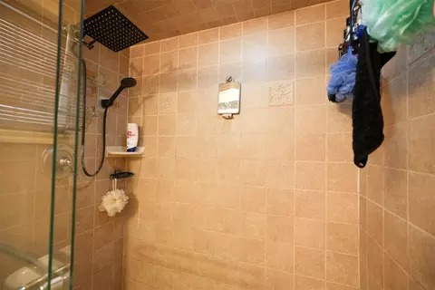 Bath - 1909 Willard Dr, Altus, OK 73521 photo 5 of 6