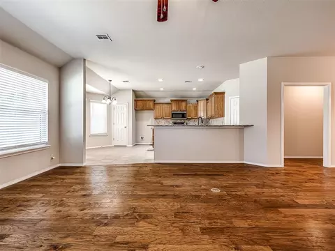 Living - 21263 E 39th St, Broken Arrow, OK 74014 photo 3 of 4
