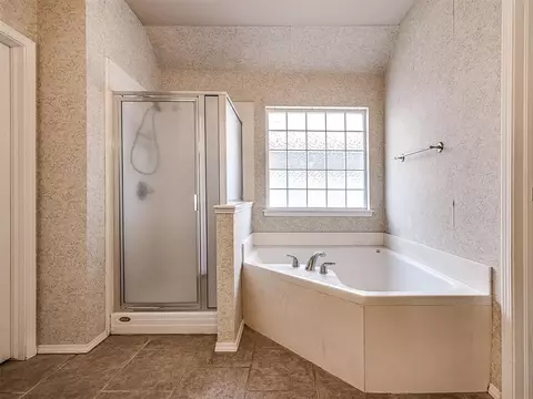 Bath - 21263 E 39th St, Broken Arrow, OK 74014 photo 3 of 5