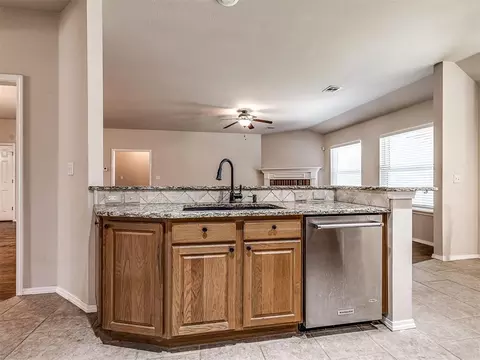 Kitchen - 21263 E 39th St, Broken Arrow, OK 74014 photo 5 of 5
