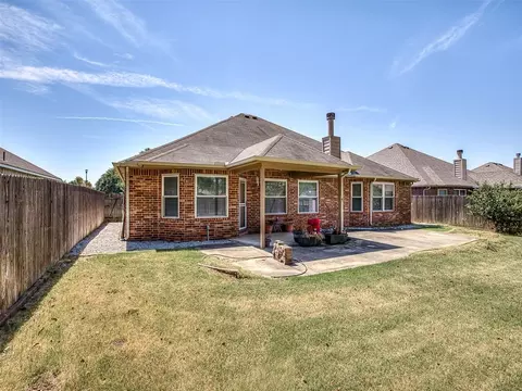 Exterior - 21263 E 39th St, Broken Arrow, OK 74014 photo 2 of 3