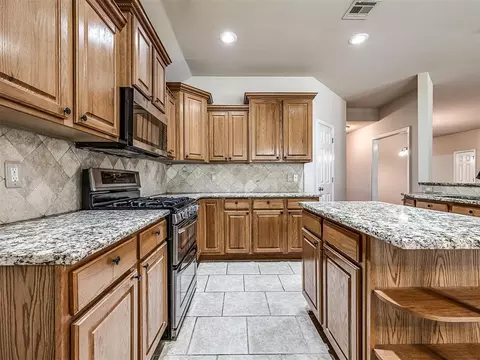 Kitchen - 21263 E 39th St, Broken Arrow, OK 74014 photo 3 of 5