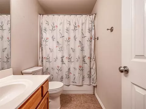 Bath - 21263 E 39th St, Broken Arrow, OK 74014 photo 4 of 5