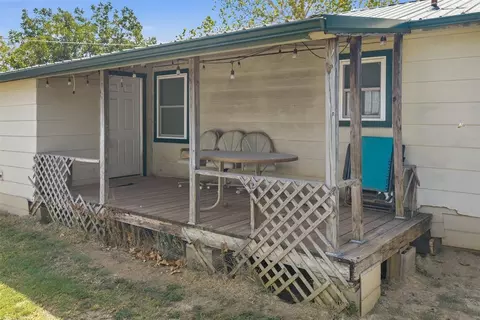 Exterior - 402 W A St, Ringling, OK 73456 photo 2 of 2