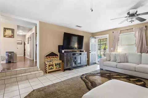 Entry Way - 402 W A St, Ringling, OK 73456 photo 1 of 2