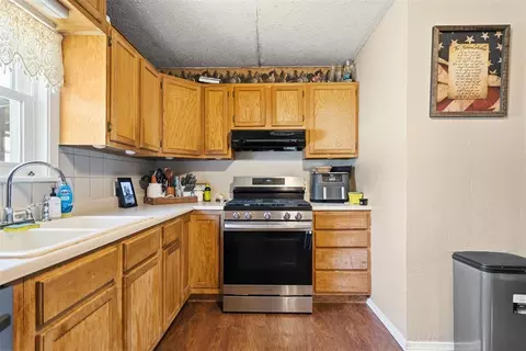 Kitchen - 402 W A St, Ringling, OK 73456 photo 2 of 2