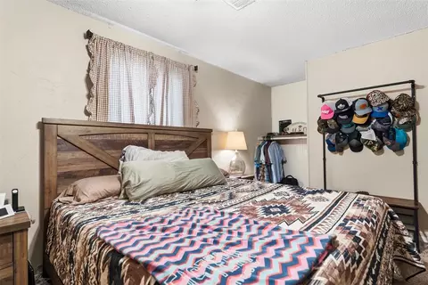 Bedroom - 402 W A St, Ringling, OK 73456 photo 3 of 6