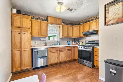 Kitchen - 402 W A St, Ringling, OK 73456 photo 1 of 2