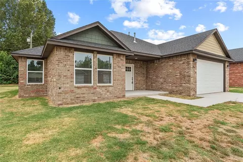 216 E Abbot Ln, Mustang, OK 73064