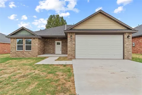 216 E Abbot Ln, Mustang, OK 73064