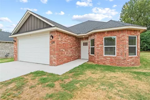 220 E Abbot Ln, Mustang, OK 73064
