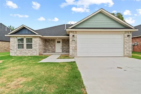 224 E Abbot Ln, Mustang, OK 73064