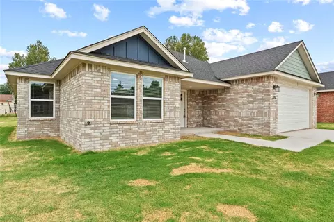 224 E Abbot Ln, Mustang, OK 73064