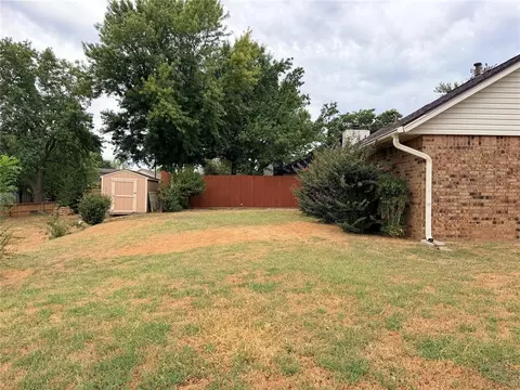 Exterior - 2816 Dalewood Pl, Norman, OK 73071 photo 6 of 10