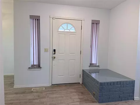 Entry Way - 2816 Dalewood Pl, Norman, OK 73071 photo 2 of 4