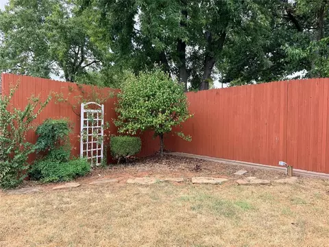 Exterior - 2816 Dalewood Pl, Norman, OK 73071 photo 9 of 10