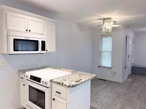 Kitchen - 2816 Dalewood Pl, Norman, OK 73071 photo 3 of 5