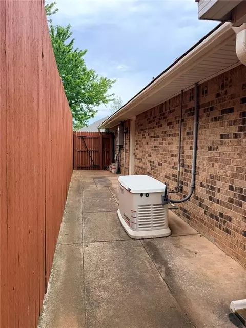 Exterior - 2816 Dalewood Pl, Norman, OK 73071 photo 3 of 10