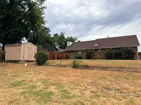 Exterior - 2816 Dalewood Pl, Norman, OK 73071 photo 7 of 10