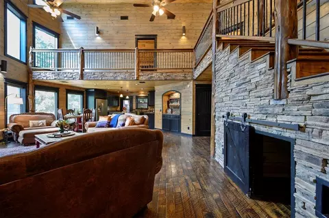 Living - 401 S Eagle Mountain Trl, Broken Bow, OK 74728 photo 5 of 5