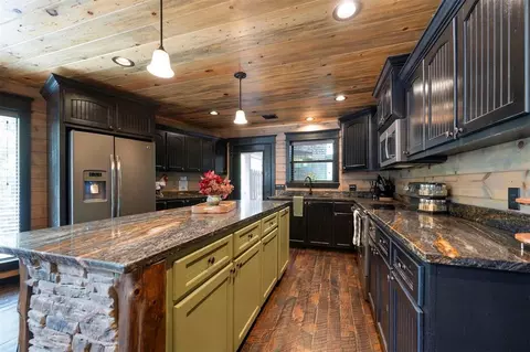 Kitchen - 401 S Eagle Mountain Trl, Broken Bow, OK 74728 photo 3 of 3