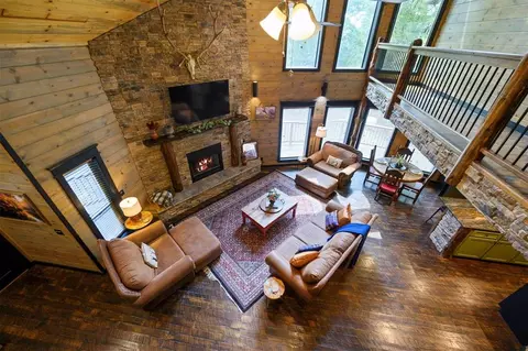 Living - 401 S Eagle Mountain Trl, Broken Bow, OK 74728 photo 3 of 5