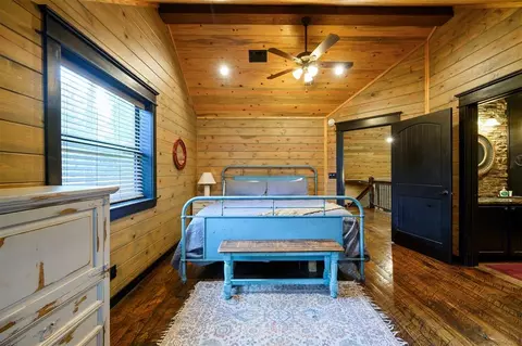 Bedroom - 401 S Eagle Mountain Trl, Broken Bow, OK 74728 photo 4 of 6