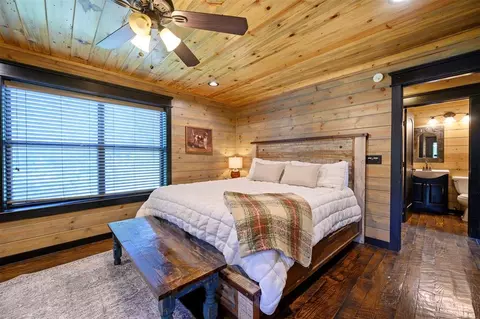 Bedroom - 401 S Eagle Mountain Trl, Broken Bow, OK 74728 photo 1 of 6